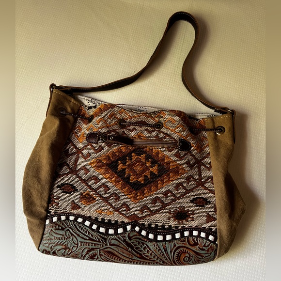 Myra Bucket Bag - Picture 4 of 6